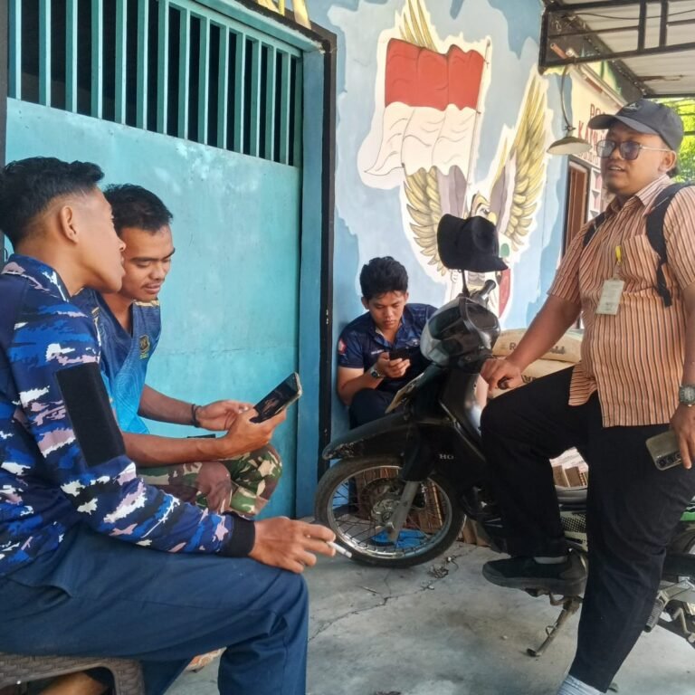 Obrolan di Teras Jadi Bukti Dekatnya Prajurit TMMD dengan Warga Parangjoro