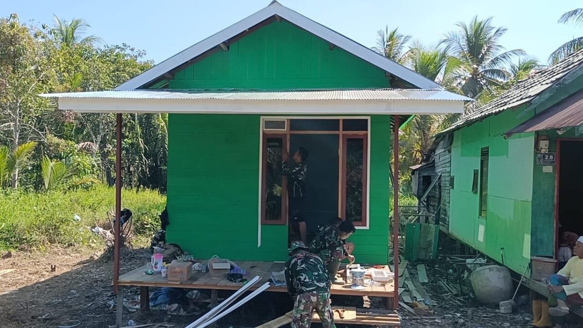 Pemasangan Lis Jendela dan Pengecatan Tuntas, Rumah Nini Noorhayati Siap Huni