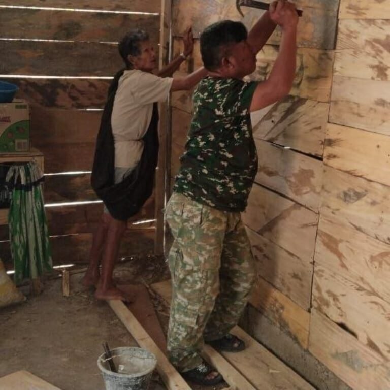 Sekat Antara Ruang Tamu dan Tengah Buat Rumah Demmang Lebih Teratur