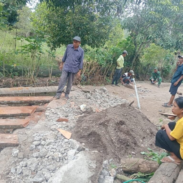 Akses Vital di Pattuku Kembali Aman Setelah Perbaikan Jembatan Kayu