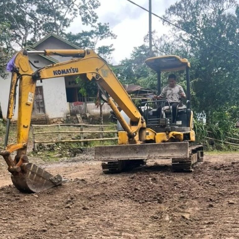 TMMD ke-129: Akses Desa Pattuku Dibenahi dengan Excavator