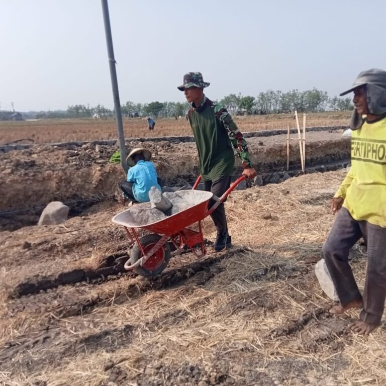 Pagi di Parangjoro: Meski Matahari Belum Terbit Penuh, Pembangunan TMMD Sudah Bergulir