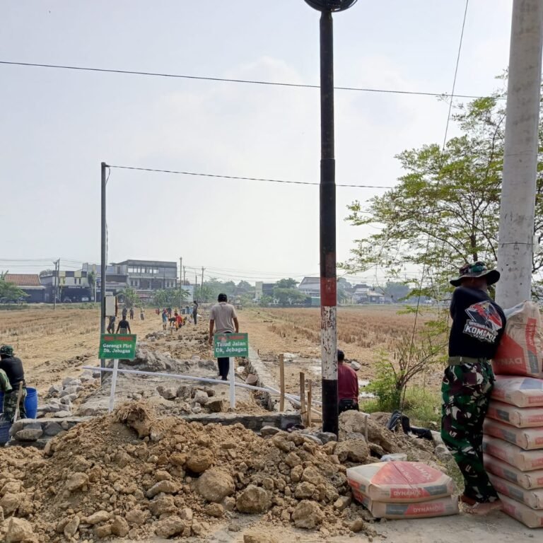 Pengerjaan Talud dan Gorong-gorong di Parangjoro: Suara Gerobak hingga Batu yang Teratur