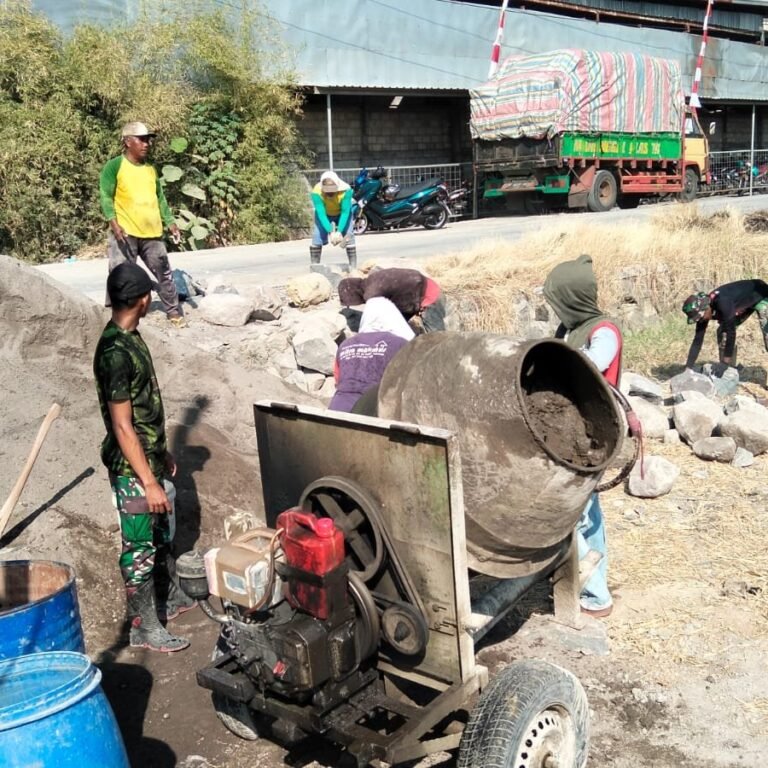 Parangjoro Bangun Talud dengan Sentuhan Gotong Royong Satgas TMMD 0726/Sukoharjo