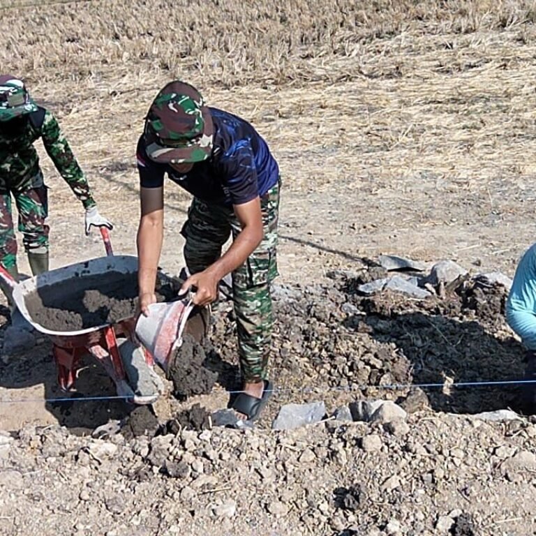 Gotong Royong Bangun Talud di Parangjoro, Petani Optimis Biaya Perbaikan Berkurang