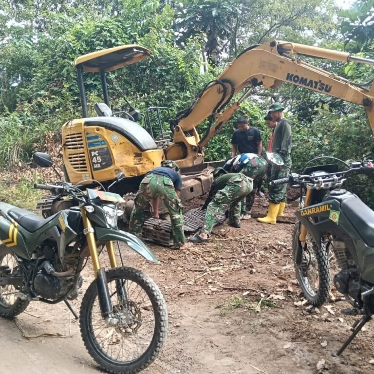 Servis Excavator Jadi Langkah Awal Sebelum Lanjutkan Perataan Jalan di Pattuku
