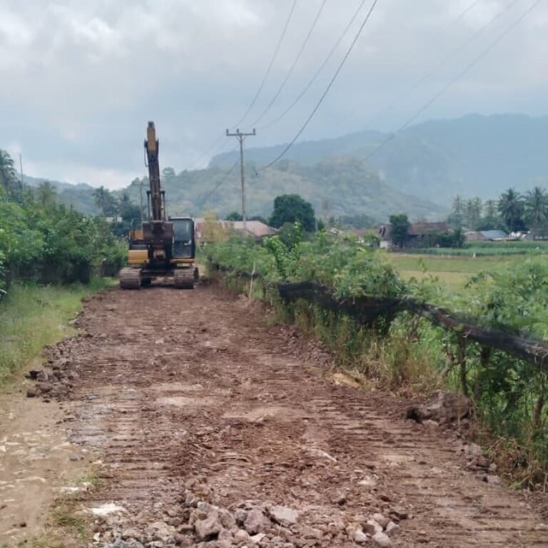 Alat Berat Dikerahkan di Pattuku, Lereng Sulit Dipersiapkan Jadi Akses Jalan