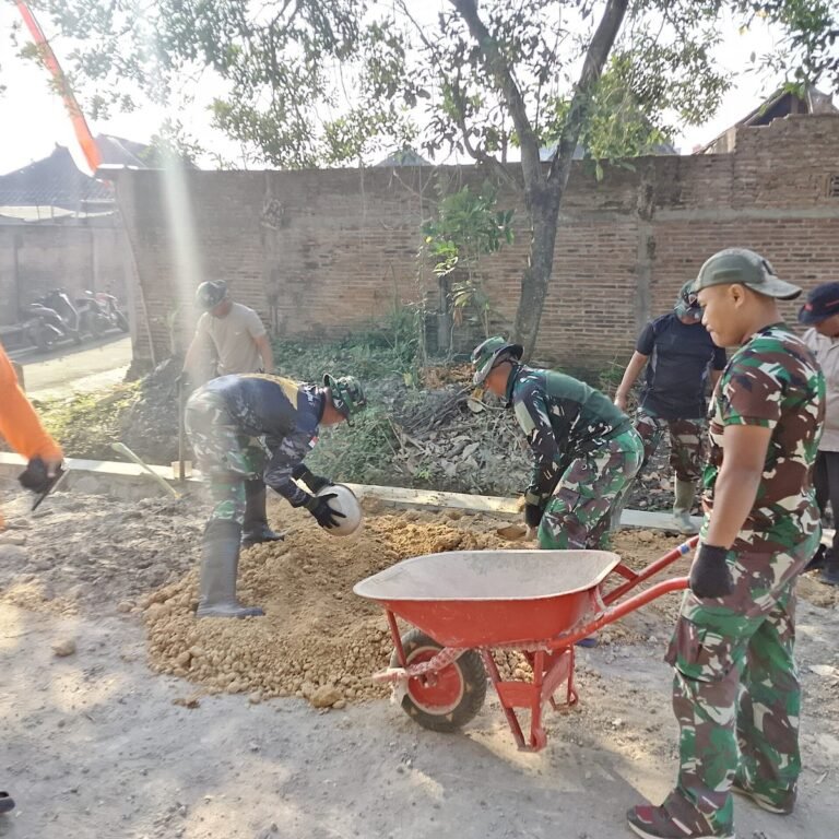 Perbaikan Jalan Parangjoro Capai 70 Persen, Pak Warto Saksikan Langsung