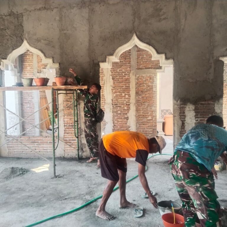 Gotong Royong di Parangjoro: Plesteran Masjid Al Mubaroq Dikebut Bersama Satgas TMMD