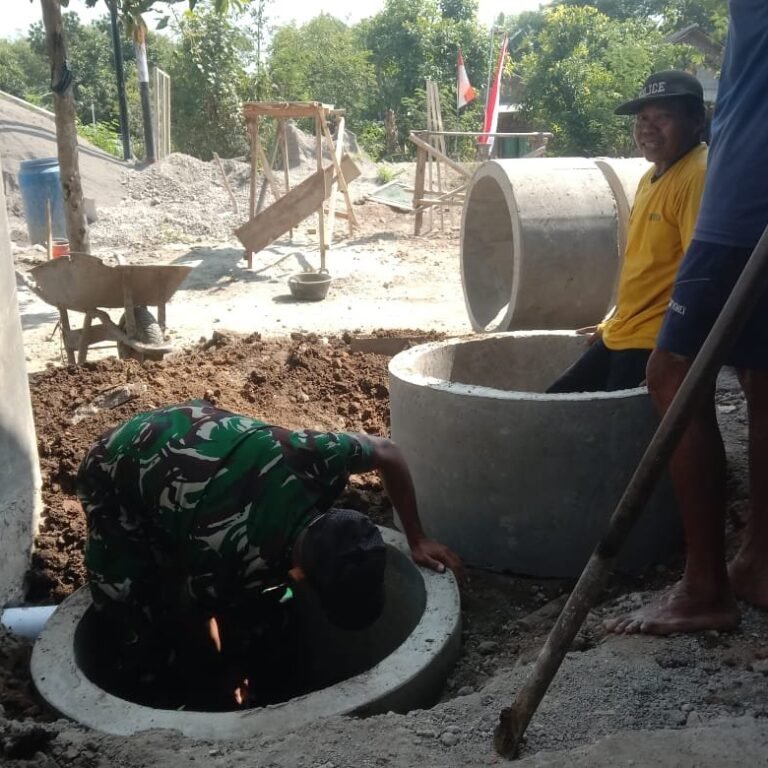 Satgas TMMD Bangun MCK di Masjid Al Baroq, Warga Ikut Sediakan Material