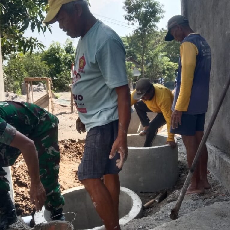Di Dalam Buis Beton, Satgas TMMD Pastikan Pemasangan MCK Masjid Al Baroq Tepat