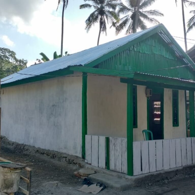 Plesteran dan Pengecatan Jendela Jadi Tanda Renovasi Rumah Bapak Bella di Pattuku Berlanjut