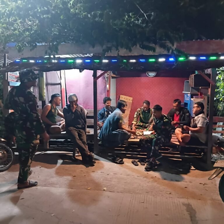 Patroli Malam Satgas TMMD Bawa Kehangatan Baru di Pos Ronda Parangjoro