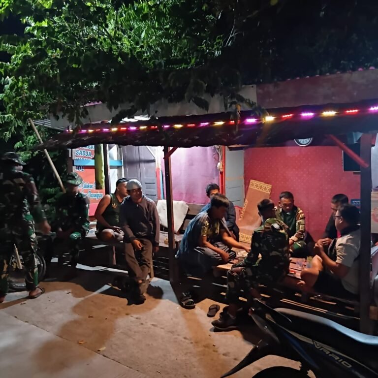Ronda Malam di Parangjoro: Satgas TMMD Turun Tangan, Warga Makin Percaya Diri