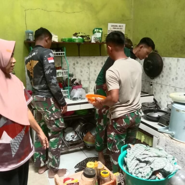 Aroma Masakan Tanda Kerja Sama Warga dan Satgas TMMD di Desa Parangjoro