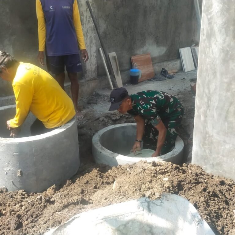 WC dan Tempat Wudu Masjid Parang Joro Diperbaiki, TMMD Kebut Pemasangan Septictank