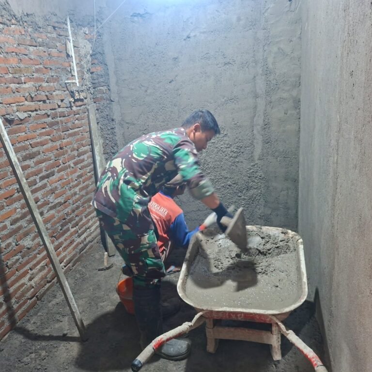 Plesteran dan Finishing Masjid Al Mubaroq Digenjot Satgas TMMD di Sukoharjo