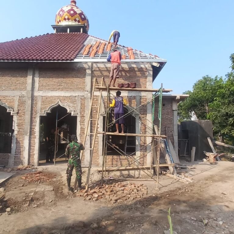 Pengangkatan Genteng Jadi Momen Solidaritas di Masjid Al Mubaroq