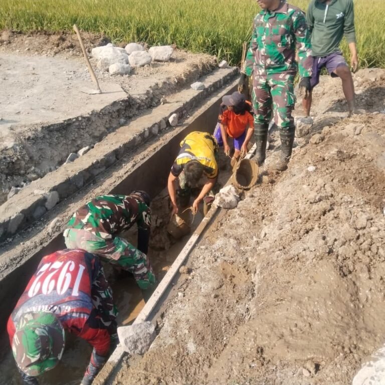 Endapan Lumpur Diangkat, Aspirasi Petani Parangjoro Mengalir Kembali