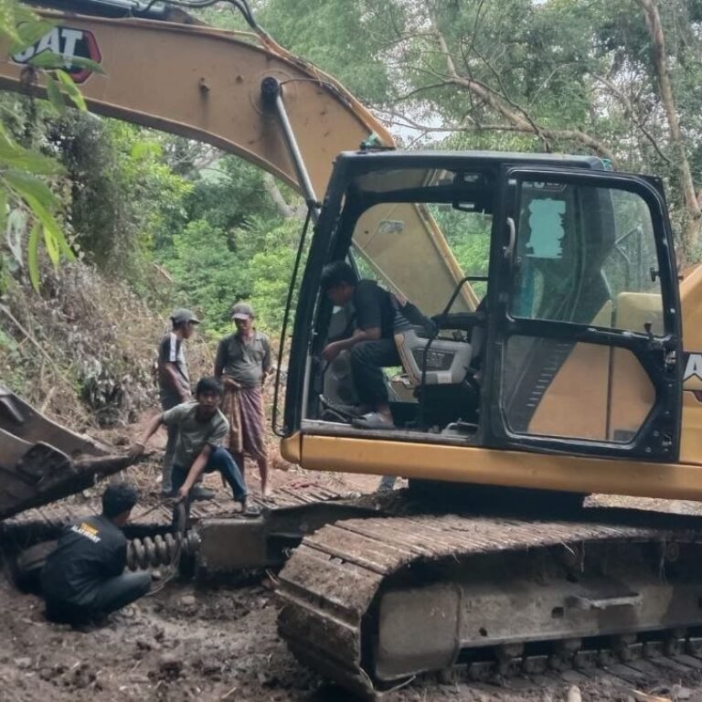 Menjaga Kesiapan Excavator jadi Fokus Satgas di Lokasi Peningkatan Jalan Pattuku