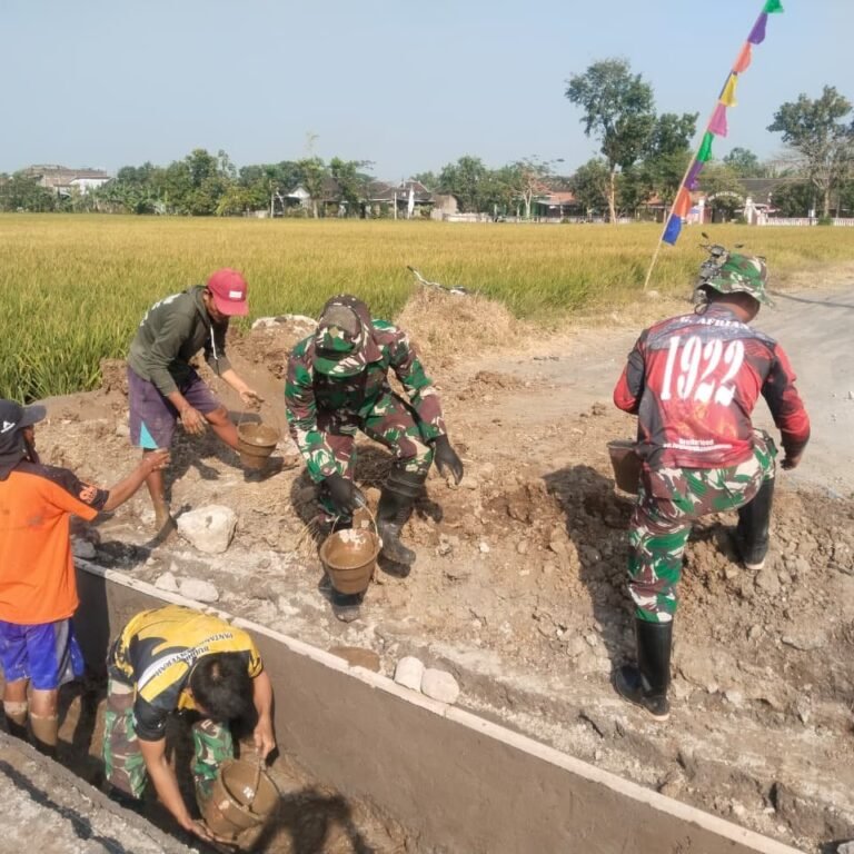 Saluran Irigasi Parangjoro Kembali Lancar Usai Dikerjakan Bersama