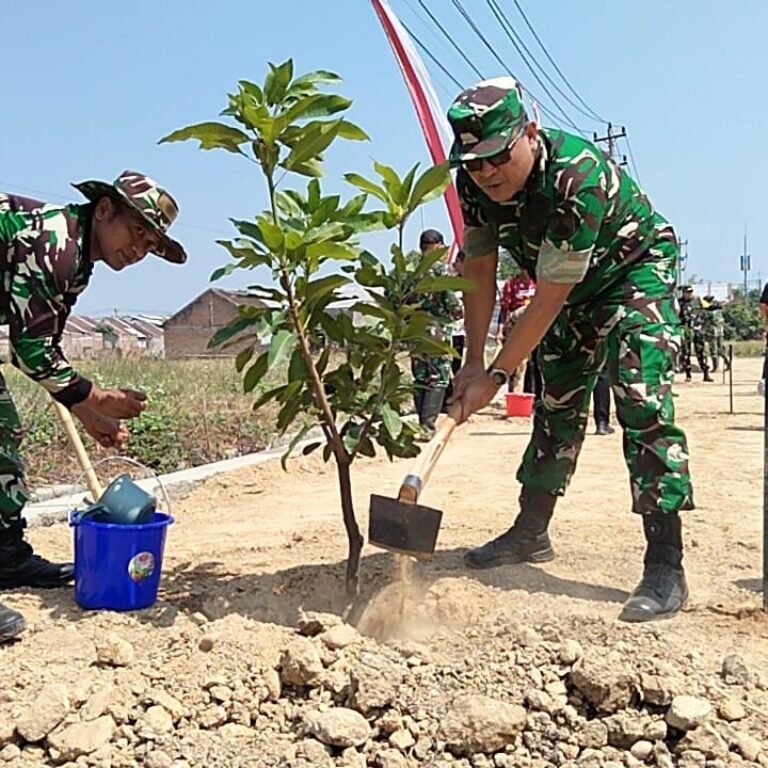 Penghijauan Masuk Agenda Kunjungan Kadispenad di Parangjoro