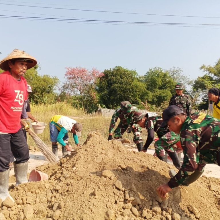 Upaya Menyatu: Penataan Bahu Jalan Dilakukan Usai Cor di Desa Parangjoro