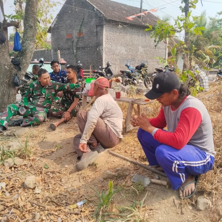 Secangkir Teh di Parangjoro: Memuluskan Komunikasi antara Masyarakat dan Satgas TMMD
