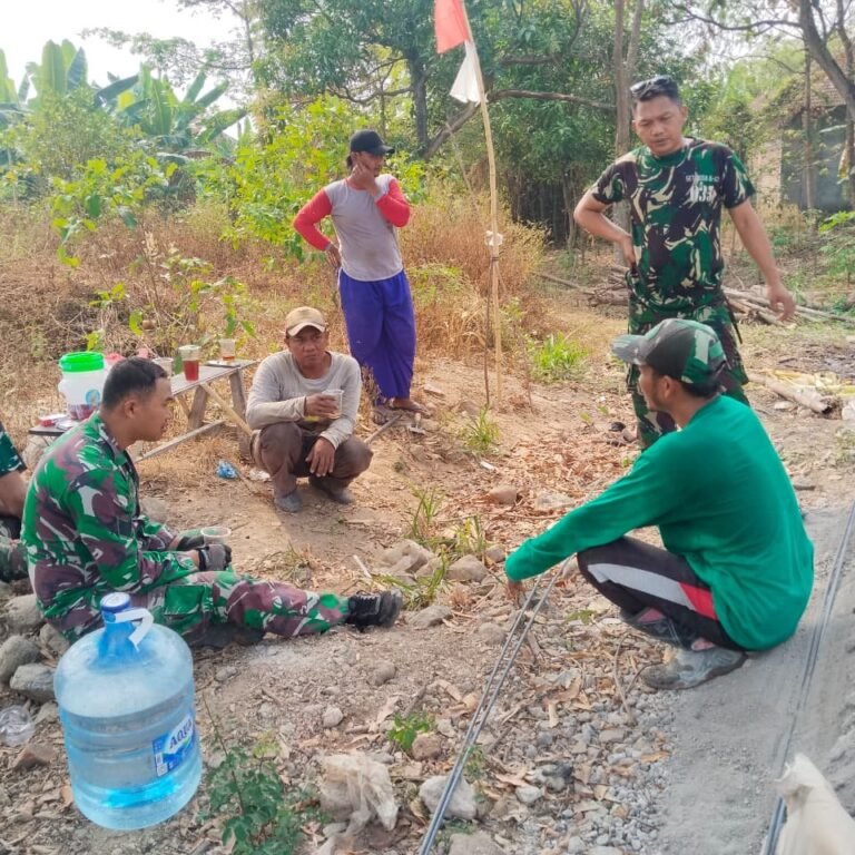 Kedekatan Lewat Teh: Kisah Interaksi Satgas TMMD Reguler ke-129 di Parangjoro