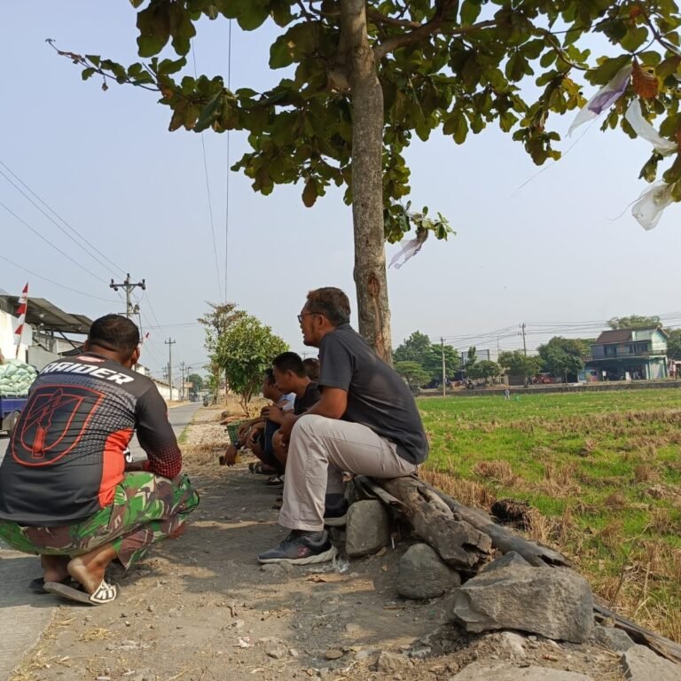 Percakapan Ringan di Sawah Jadi Bagian Komsos Satgas TMMD Reguler ke-129