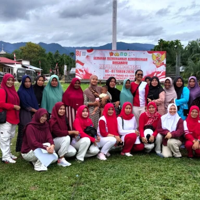 Serba-Lomba di Desa Sarah Raya, Satgas TMMD dan Warga Sambut HUT ke-81 RI
