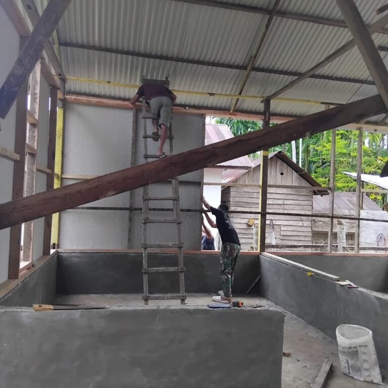 Rehabilitasi RTLH T.M. Nur di Sarah Raya: Clasiboard Mulai Terpasang