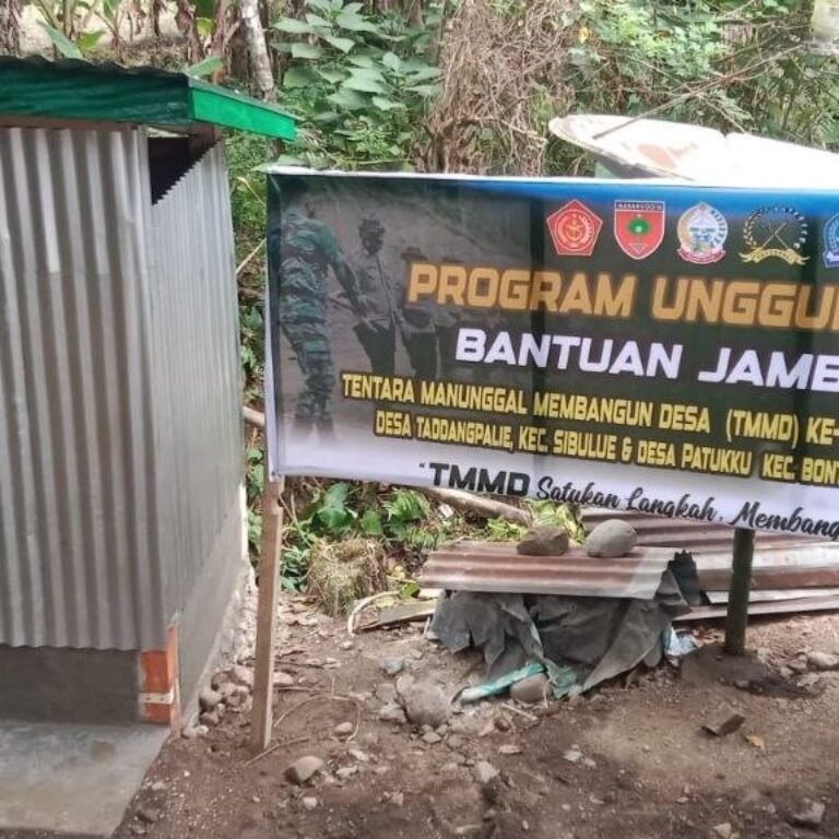 Warna Pintu MCK Jadi Penanda Pengerjaan Jambanisasi TMMD di Desa Langi Mendekati Finish