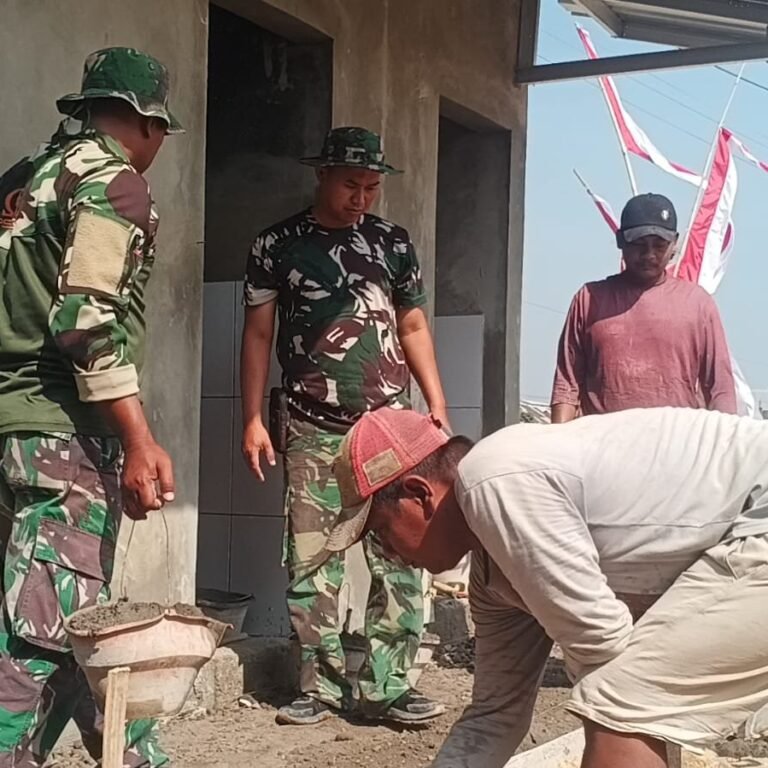 Gotong Royong Warga dan TNI Percepat Pembangunan MCK