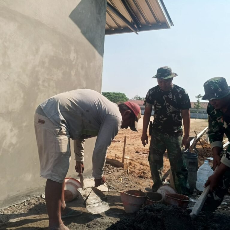 Instalasi Saluran Air Diperkuat pada Pembangunan MCK Parangjoro