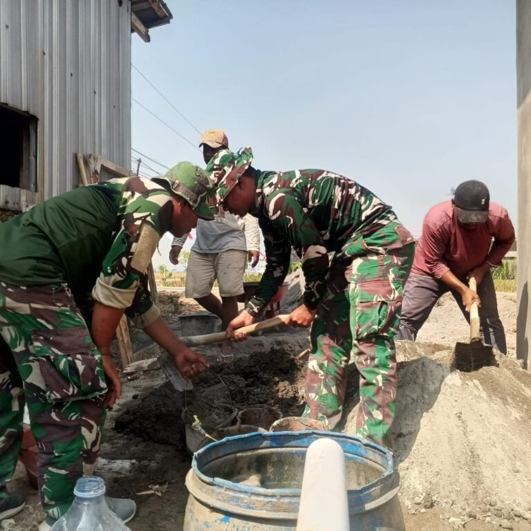 Pekerjaan Pembangunan MCK Sasar Pemasangan Keramik dan Drainase