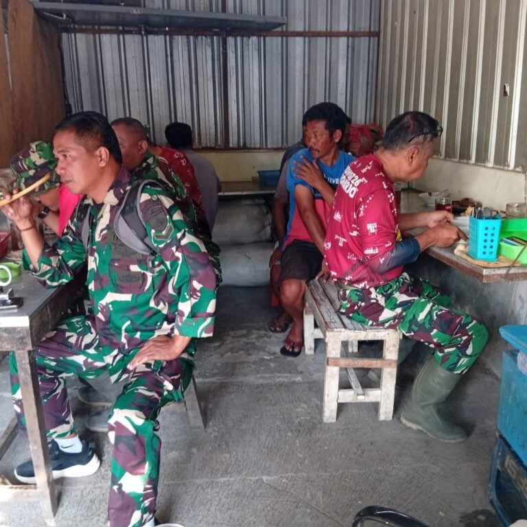 Singgah di Warung Bu Marni, Satgas TMMD Nikmati Kopi dan Percakapan Dengan Warga