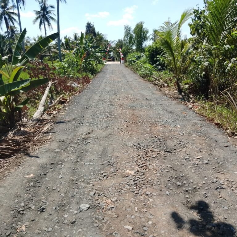 Progres Jalan Tamban Bangun Tembus 95 Persen, Warga dan Satgas TMMD Padatkan Material