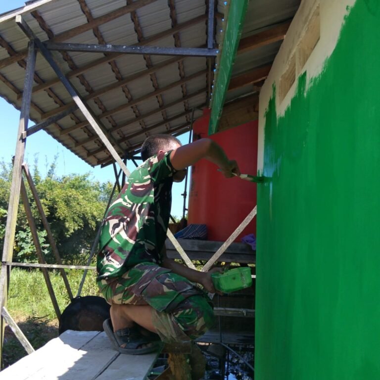 Pengecatan MCK di Tamban Bangun Tuntas 70%, Pekerjaan Finishing Dimatangkan