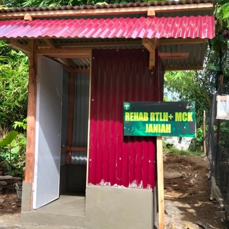 Pembangunan MCK Titik 5 TMMD Ke-129 Rampungkan Sanitasi Rumah Ibu Janiah