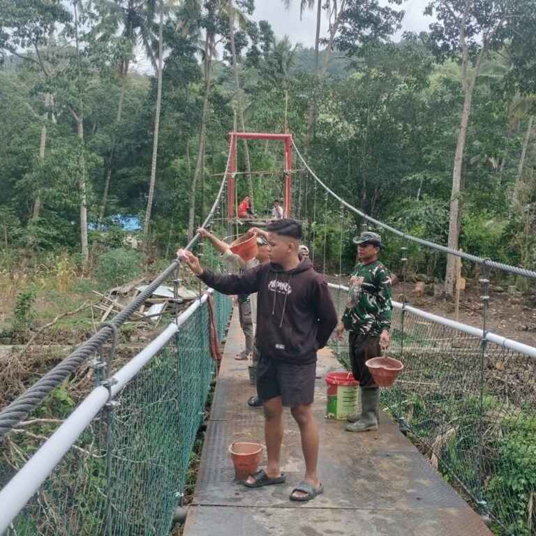 Perawatan Berkelanjutan: Jembatan Gantung Desa Pattuku Dicetak Ulang oleh Tim TMMD