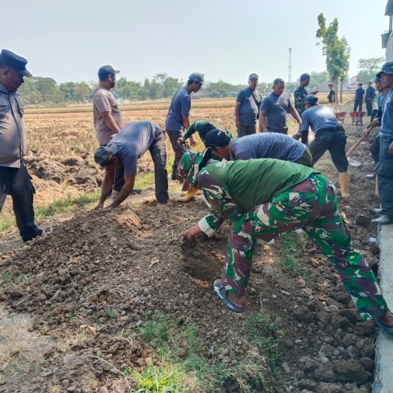 Desa Parangjoro Berbenah, Talud Hampir Rampung Untuk Lindungi Koridor Jalan