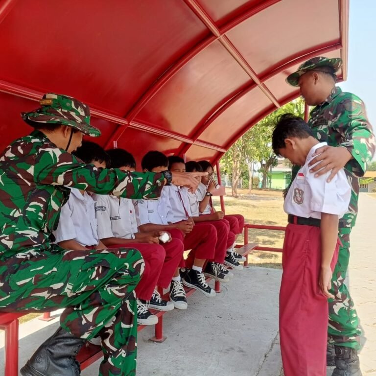 Enam Siswa SDN Parangjoro 2 Dapat Motivasi dari Anggota Satgas TMMD