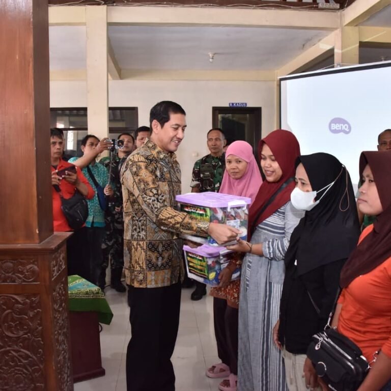 Di Parangjoro, TMMD Ke-129 Juga Fokus pada Bantuan Kebutuhan Pokok
