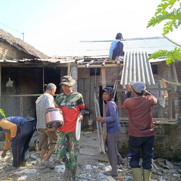 Dinding Hijau Subani Hanya Awal, Tim TMMD Lanjutkan Perbaikan Sampai Atap Belakang