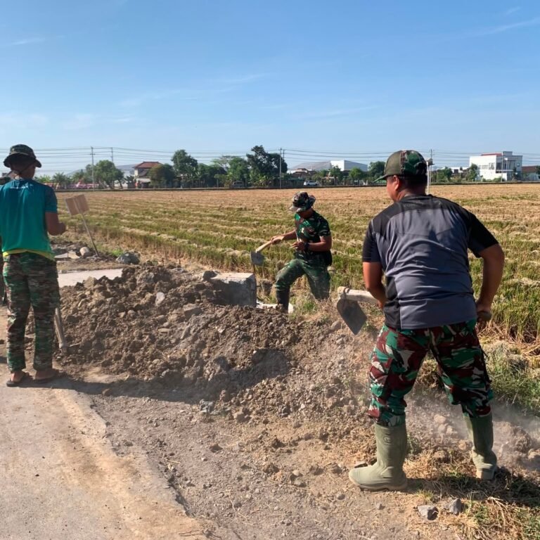 Sisa 5 Persen, Satgas TMMD Rampungkan Penataan Bahu Jalan Parangjoro