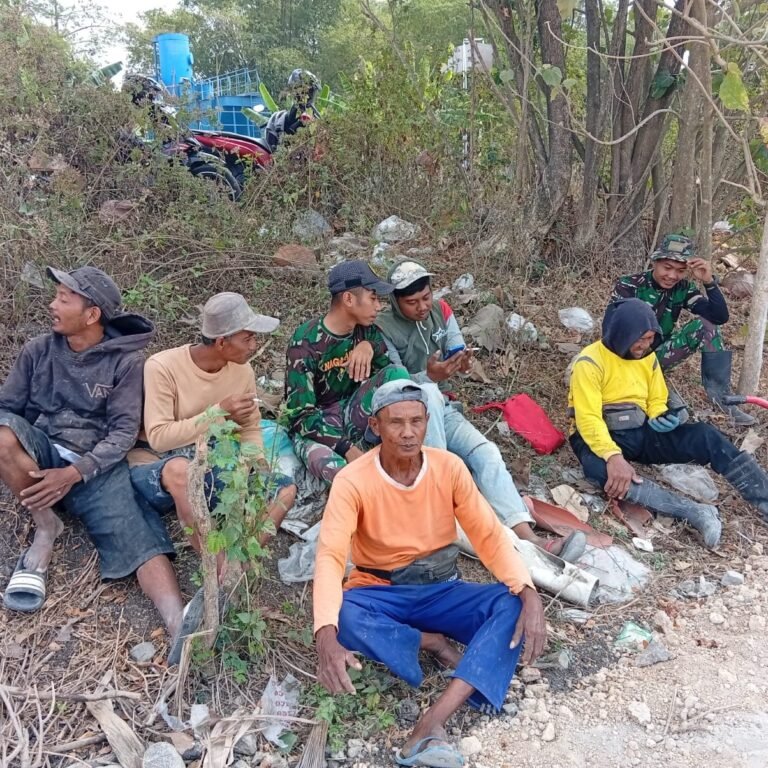 Ngobrol Santai Antara Warga Parangjoro dan Satgas TMMD Jadi Ruang Adu Aspirasi