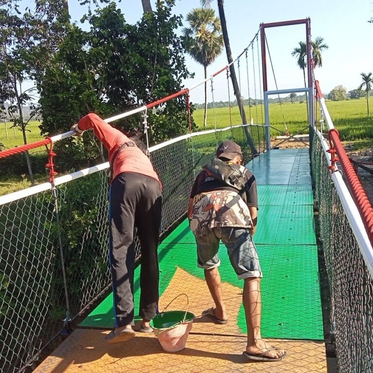 Perbaikan Cat Jembatan Gantung di Tadang Palie, Fokus pada Pemeliharaan Rutin