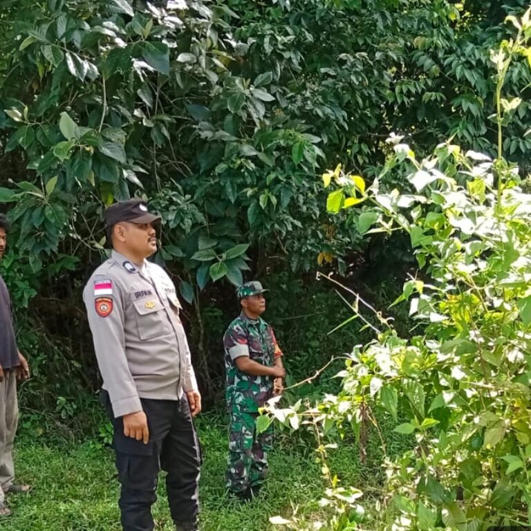 Cegah Karhutla, Babinsa Setia Bakti Patroli Bersama Bhabinkamtibmas dan Warga