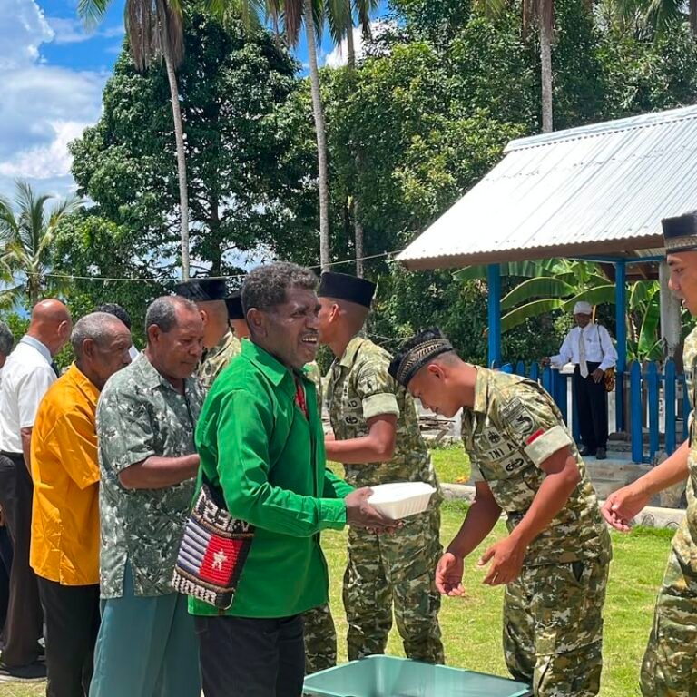 Jemaat GKI Alfa & Omega Terima Berkah Kasih dari Prajurit Yonif TP 859/RBK